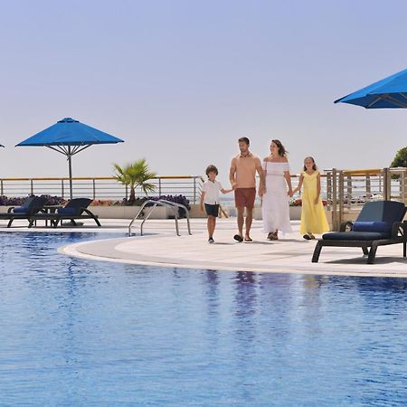 Intercontinental Abu Dhabi By Ihg Hotel Exterior foto The swimming pool at the hotel