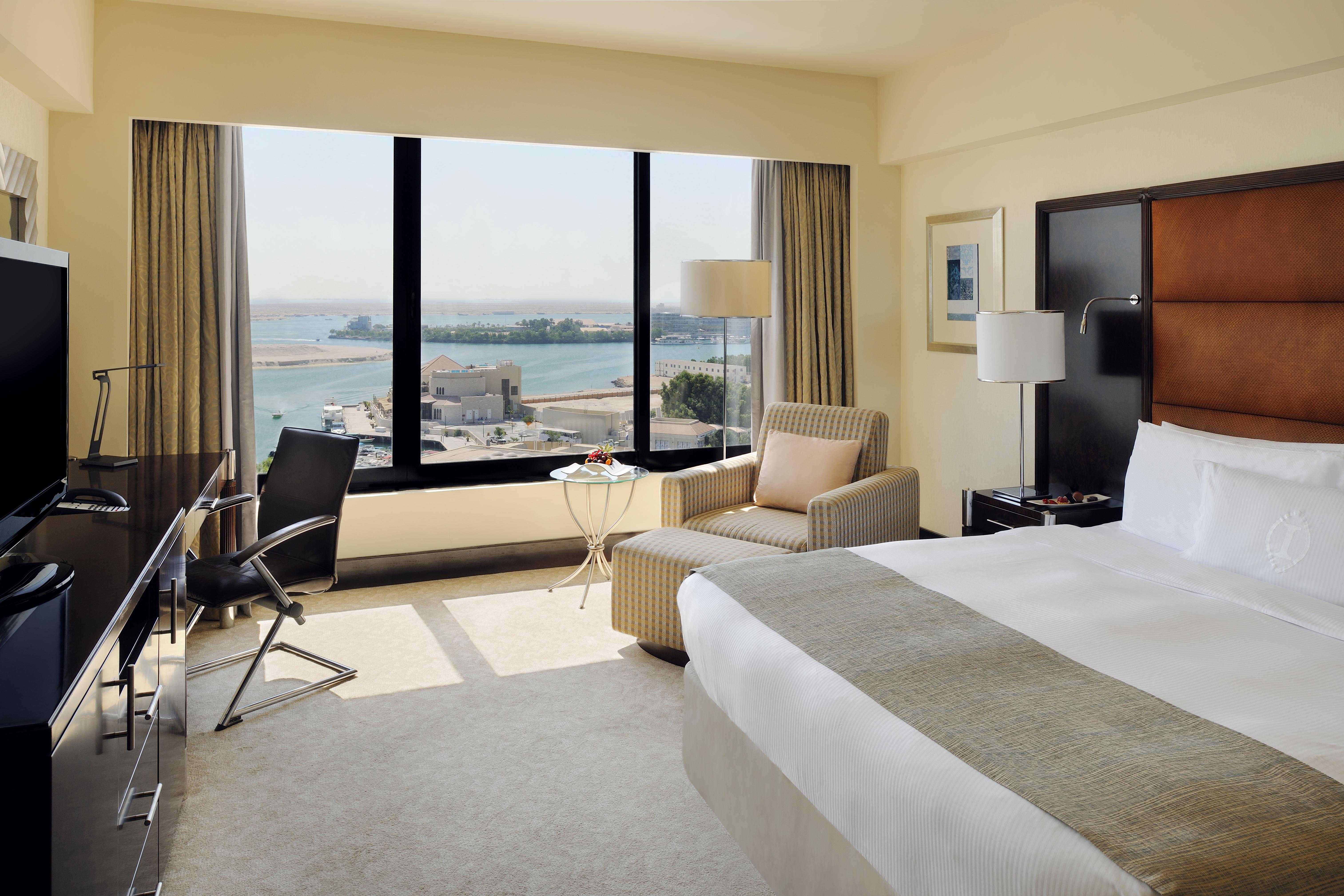 Intercontinental Abu Dhabi By Ihg Hotel Exterior foto A room at the Jumeirah Beach Hotel