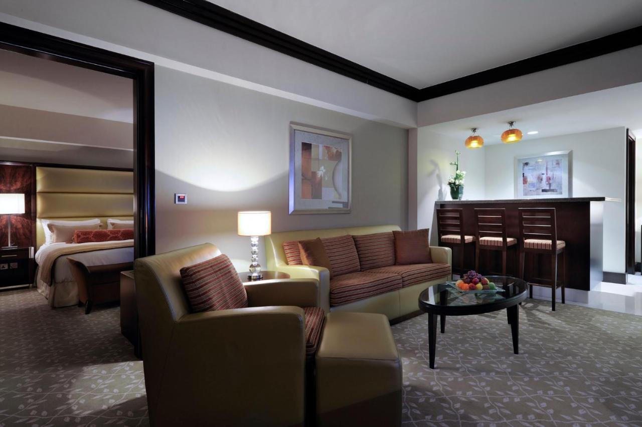 Intercontinental Abu Dhabi By Ihg Hotel Exterior foto A suite at the hotel