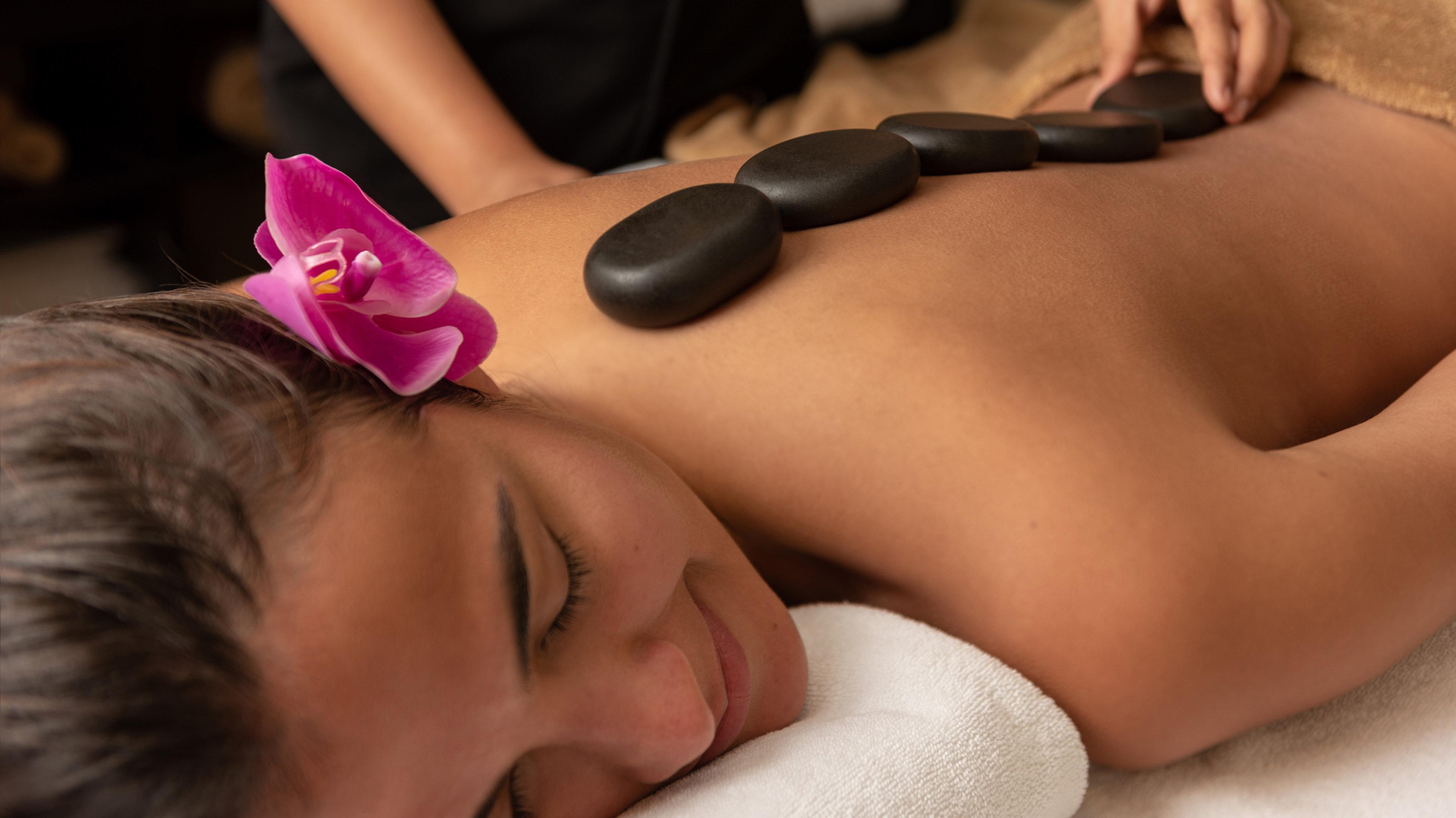Intercontinental Abu Dhabi By Ihg Hotel Exterior foto Hot stone massage