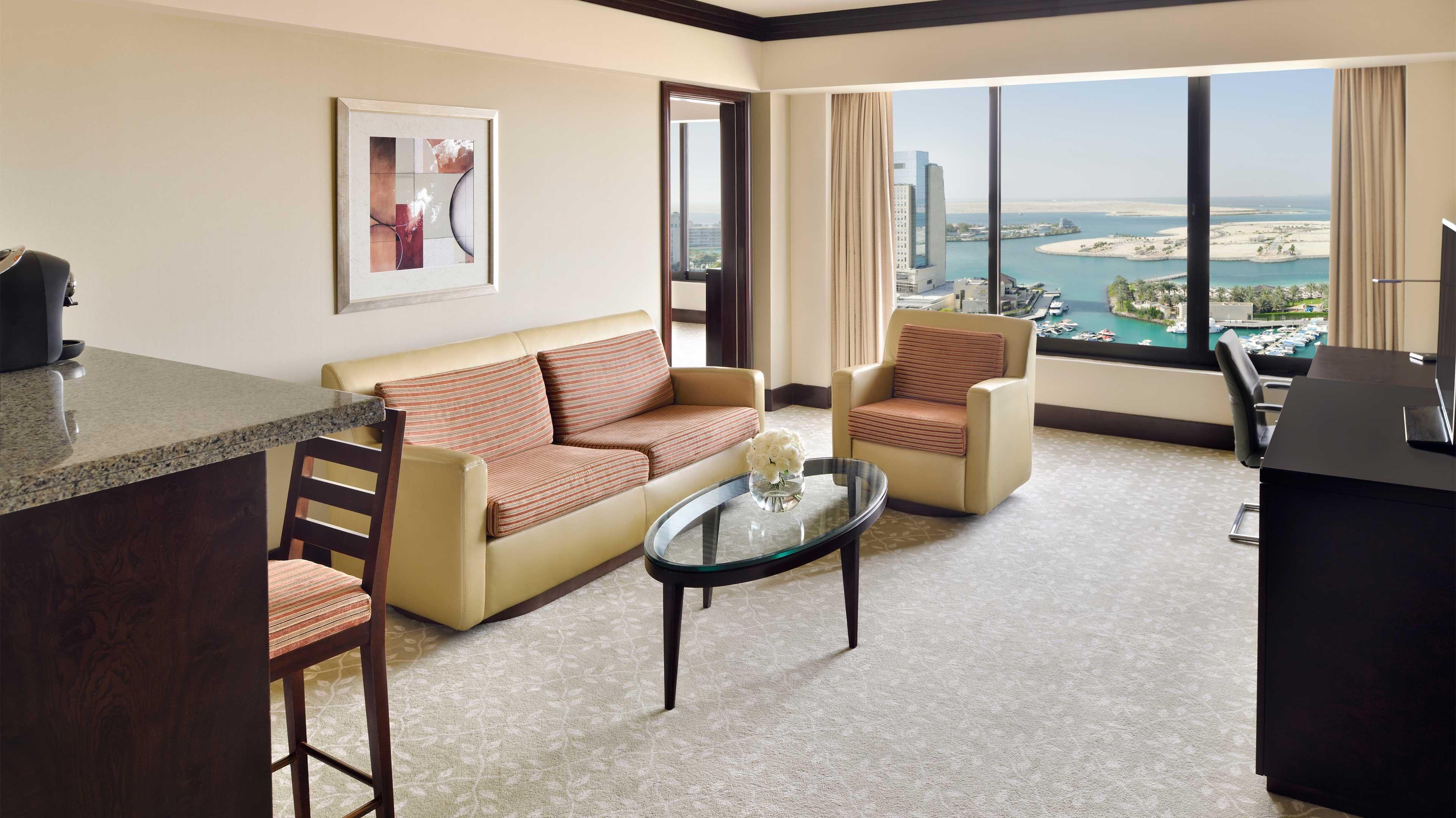 Intercontinental Abu Dhabi By Ihg Hotel Exterior foto A living room in a suite at the Jumeirah Beach Hotel