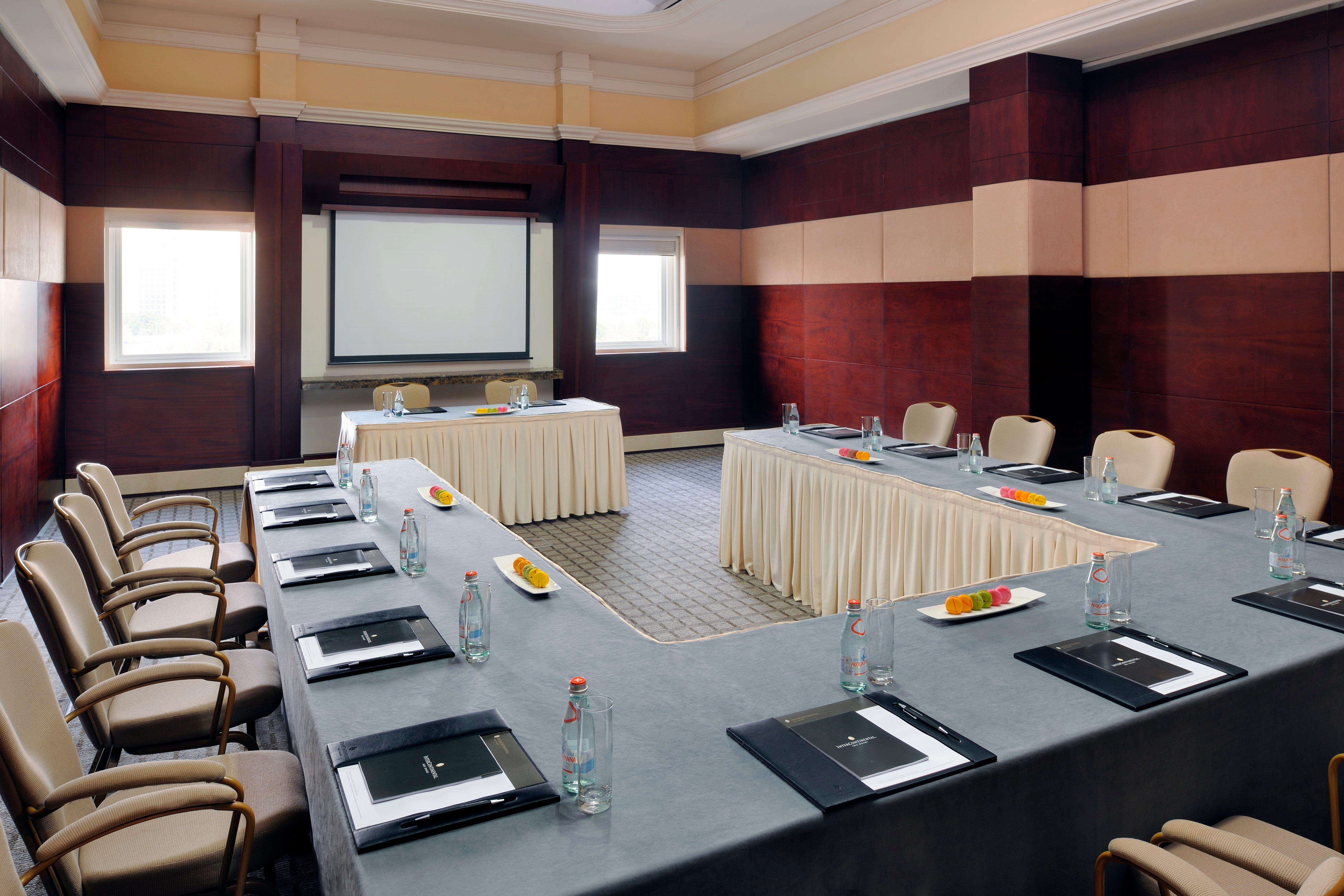 Intercontinental Abu Dhabi By Ihg Hotel Exterior foto Meeting room