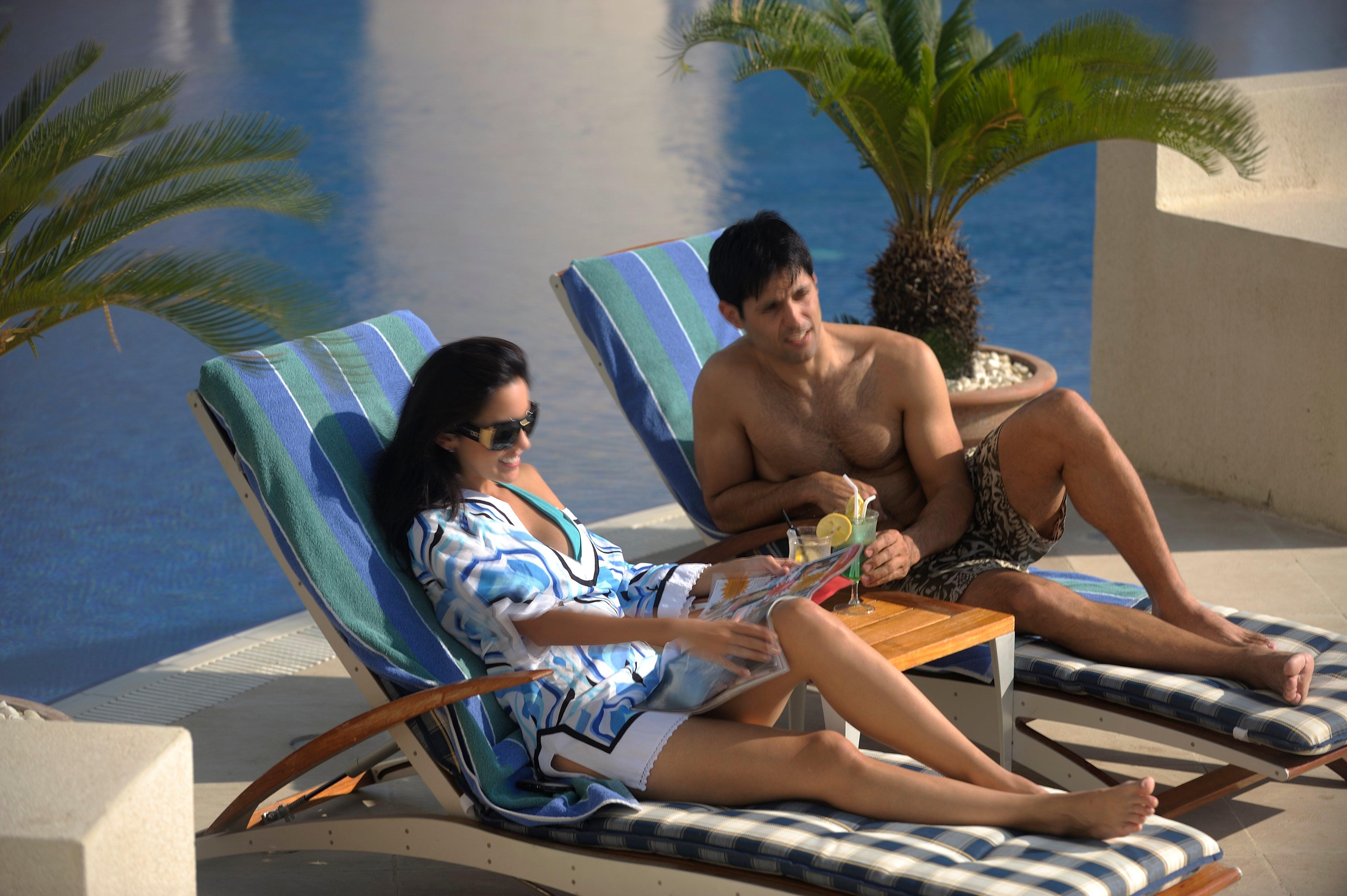 Intercontinental Abu Dhabi By Ihg Hotel Exterior foto A couple sunbathing