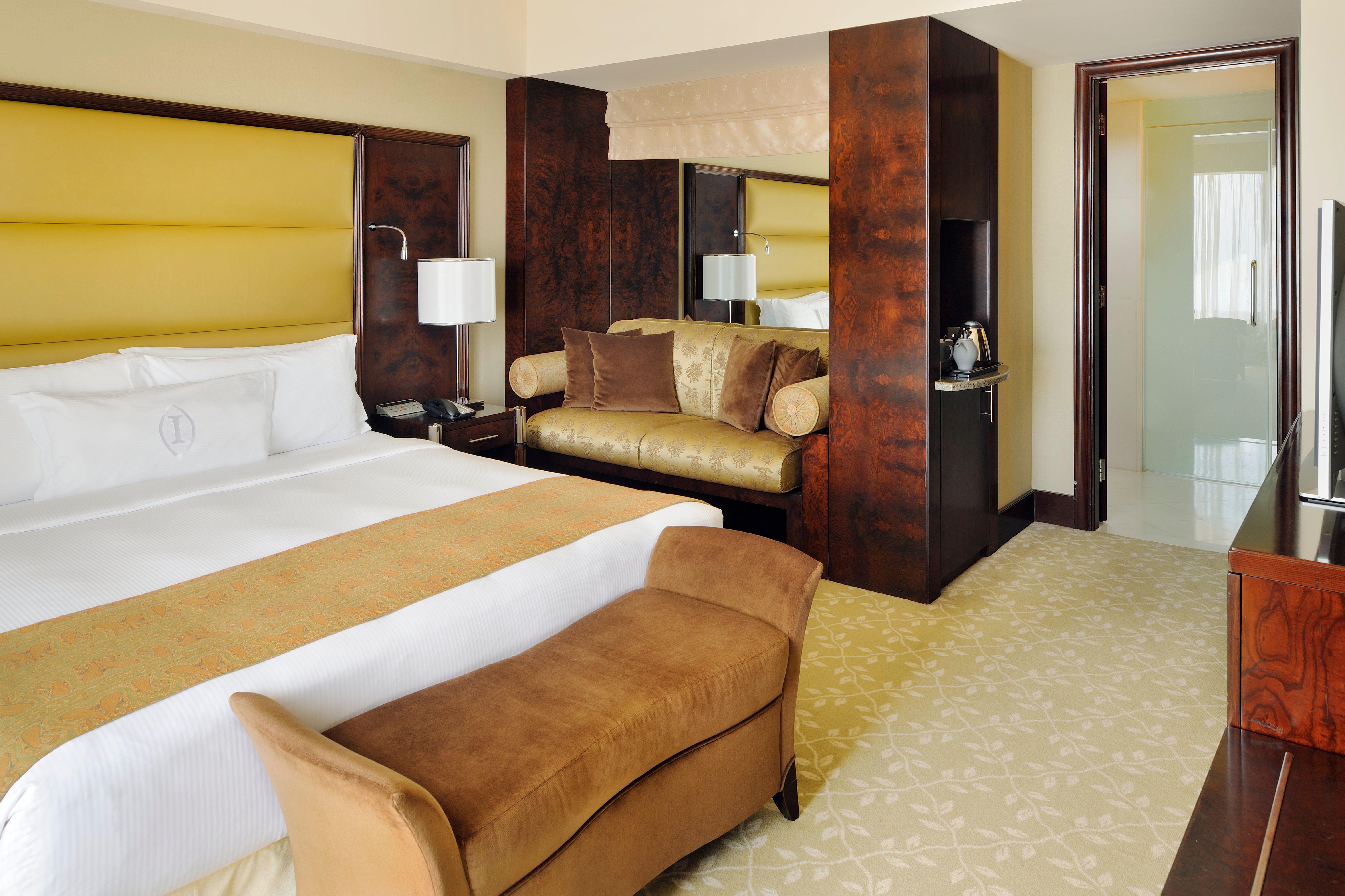 Intercontinental Abu Dhabi By Ihg Hotel Exterior foto A suite at the Jumeirah Emirates Towers Hotel