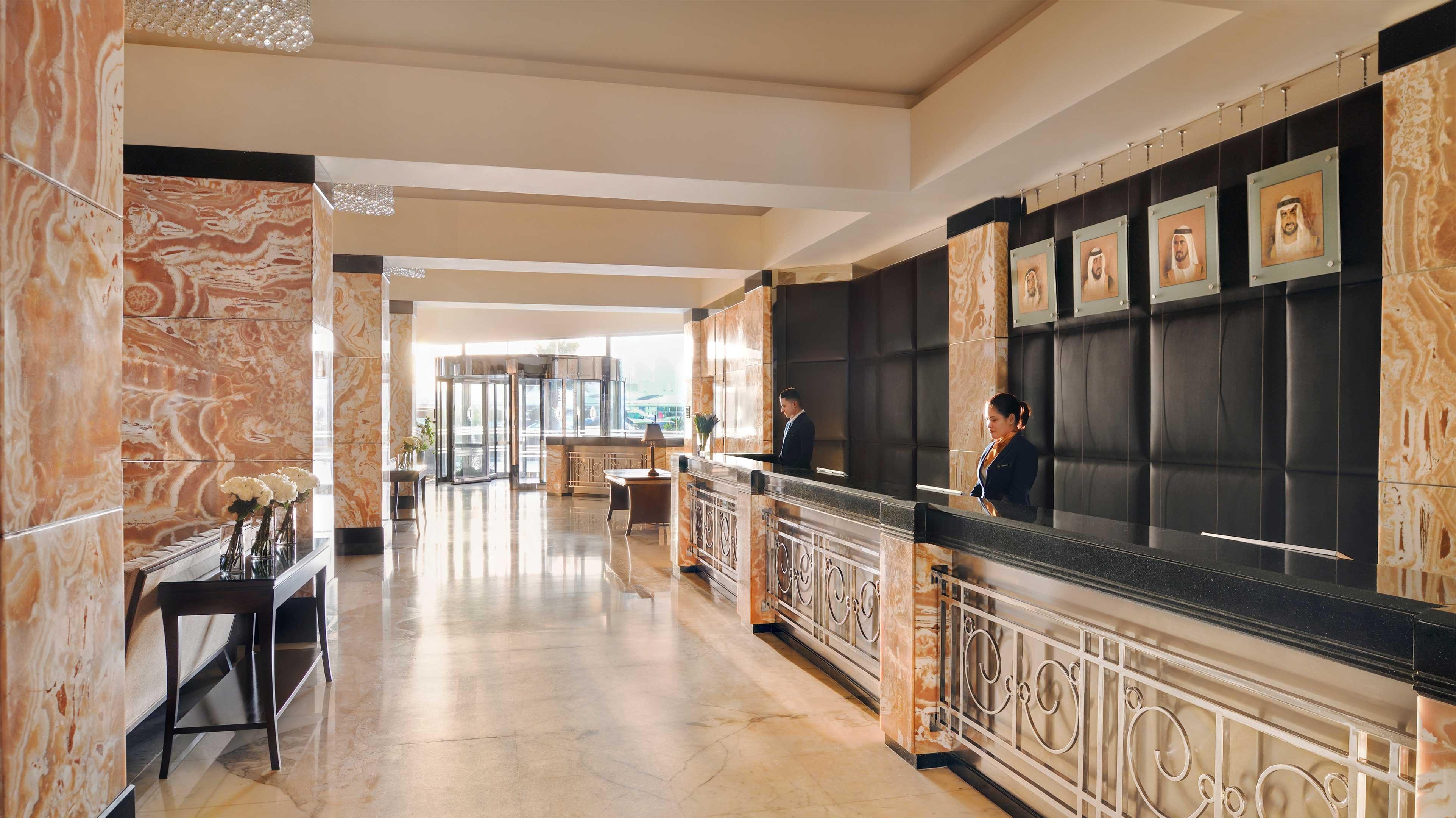 Intercontinental Abu Dhabi By Ihg Hotel Exterior foto The lobby of the hotel