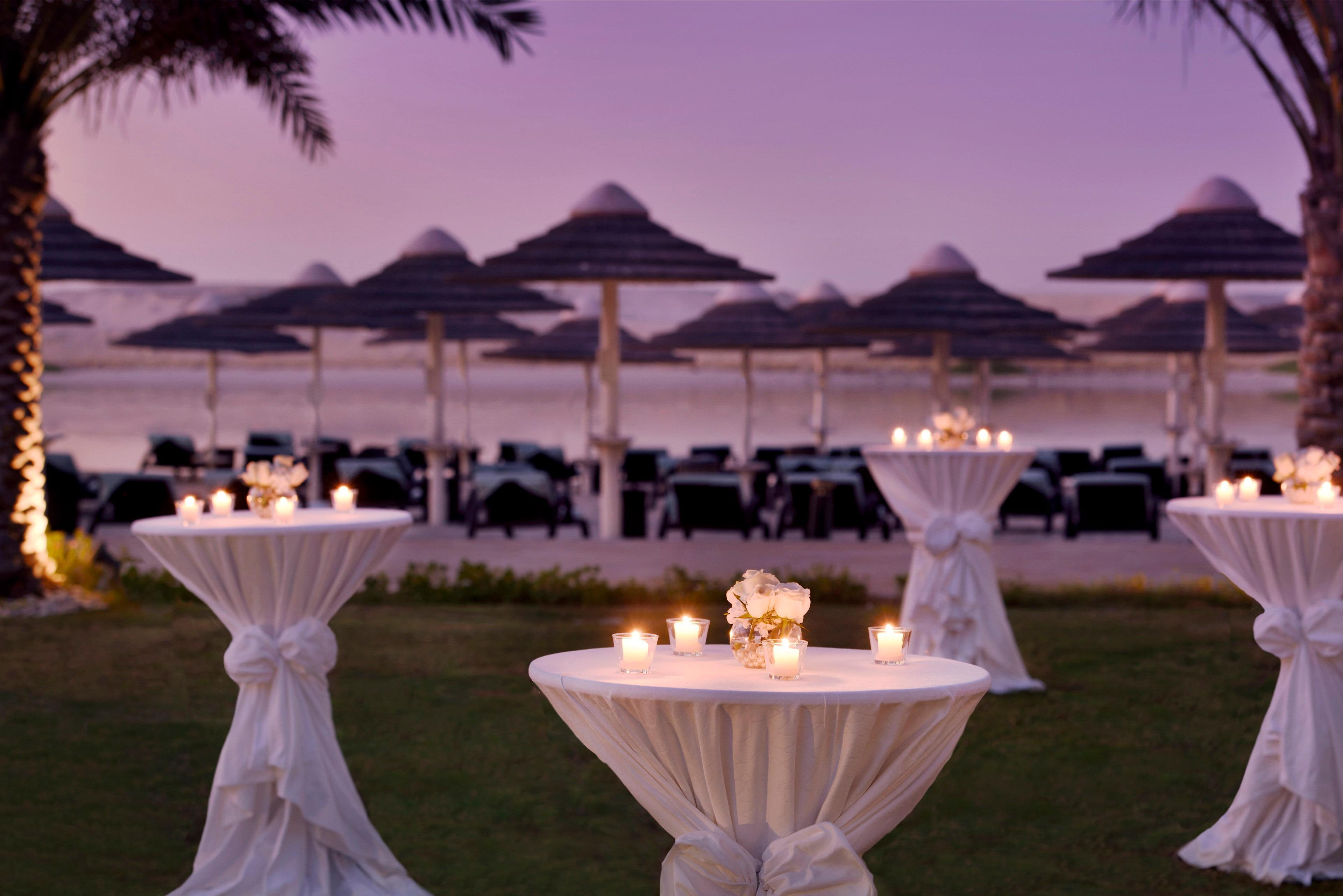 Intercontinental Abu Dhabi By Ihg Hotel Exterior foto The beach at the Jumeirah Beach Hotel