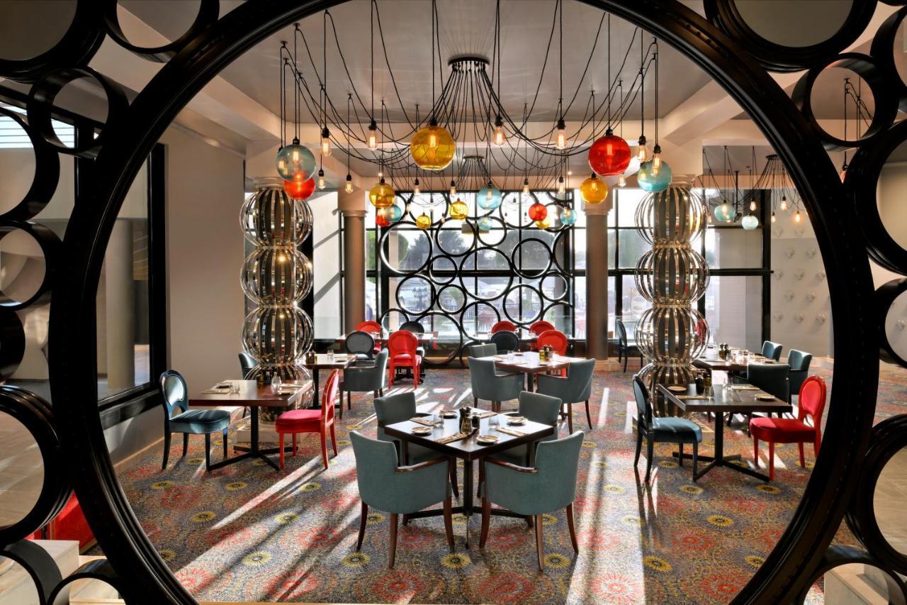 Intercontinental Abu Dhabi By Ihg Hotel Exterior foto The restaurant