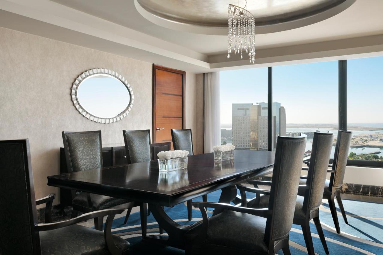 Intercontinental Abu Dhabi By Ihg Hotel Exterior foto A dining room in a presidential suite