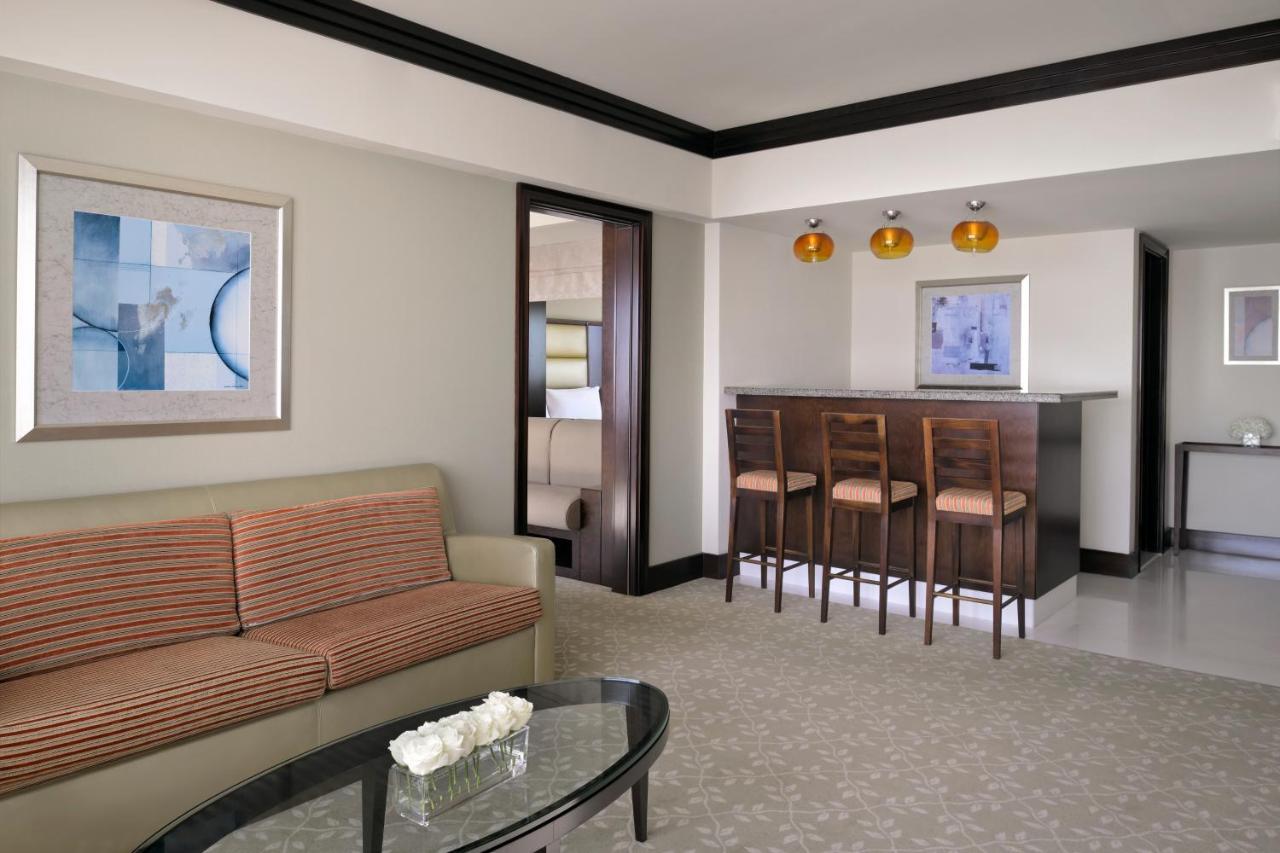 Intercontinental Abu Dhabi By Ihg Hotel Exterior foto A suite at the MGM Grand