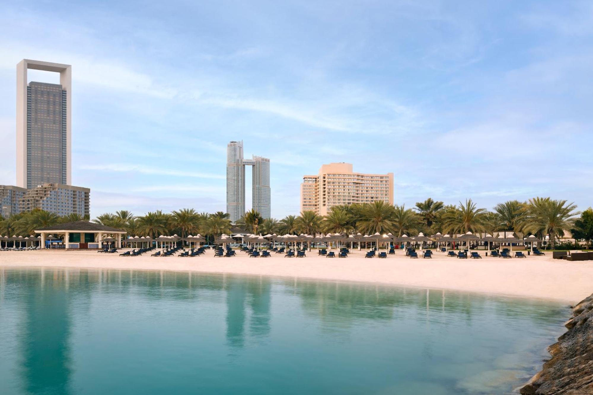 Intercontinental Abu Dhabi By Ihg Hotel Exterior foto Beach at the Jumeirah Etihad Towers Hotel