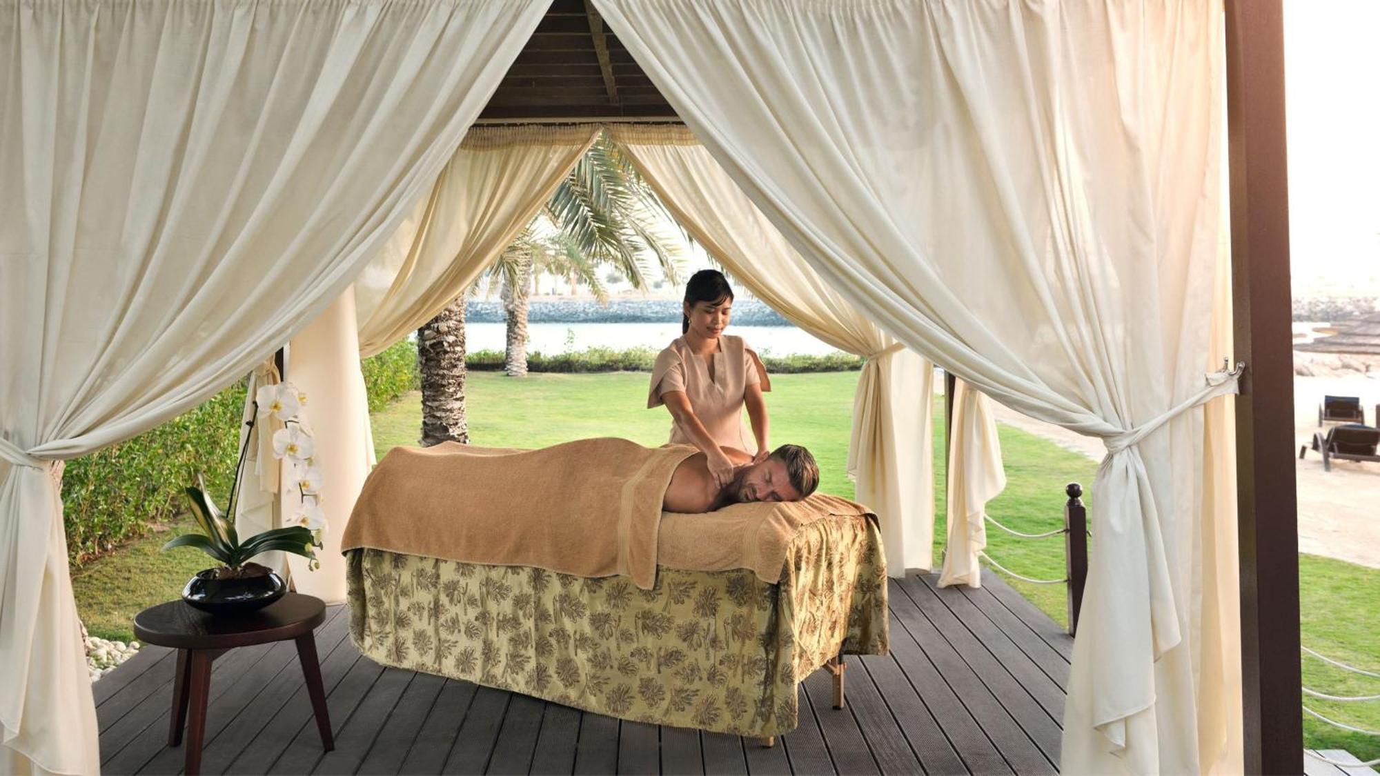 Intercontinental Abu Dhabi By Ihg Hotel Exterior foto A spa treatment
