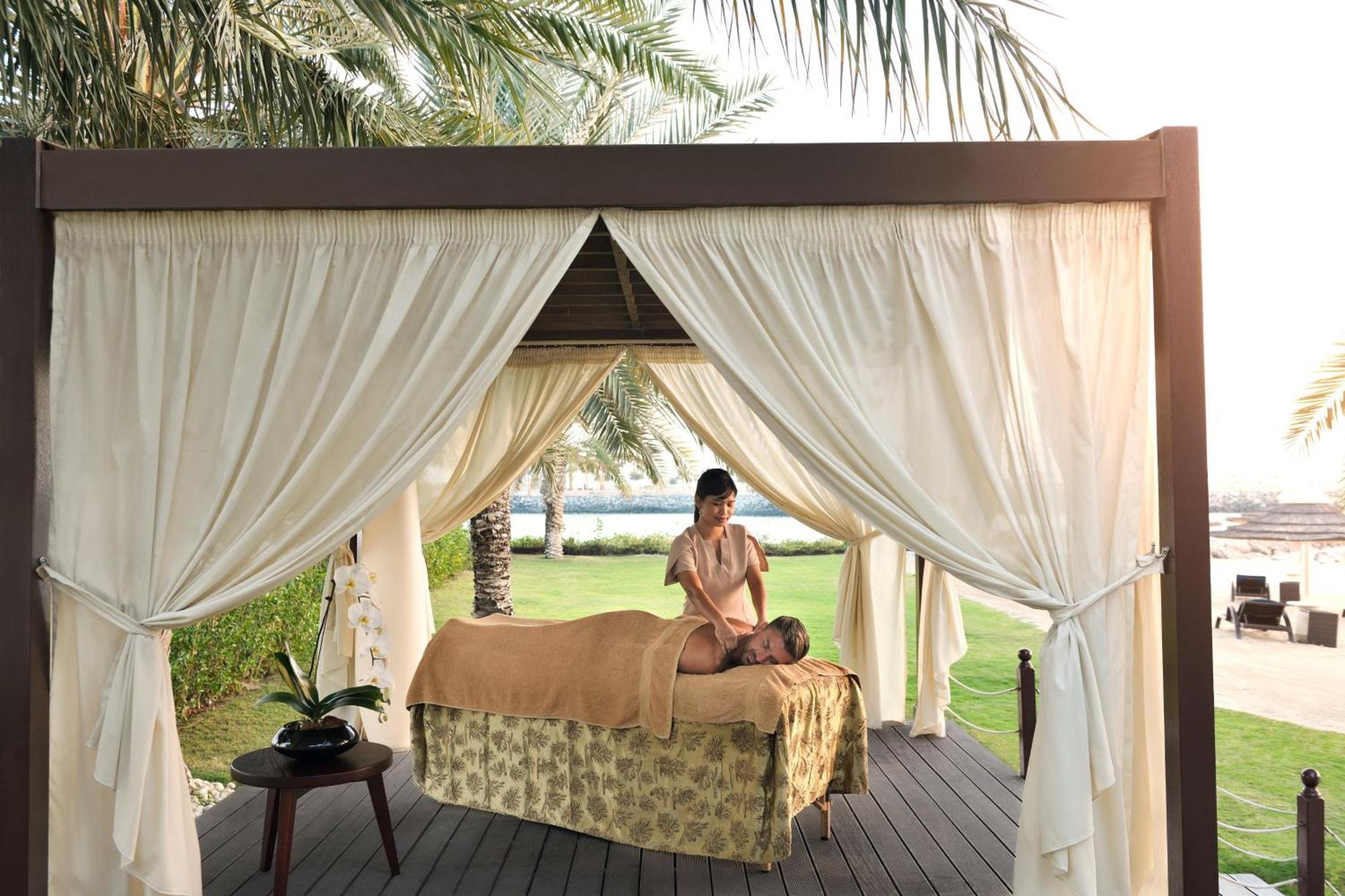Intercontinental Abu Dhabi By Ihg Hotel Exterior foto A spa treatment