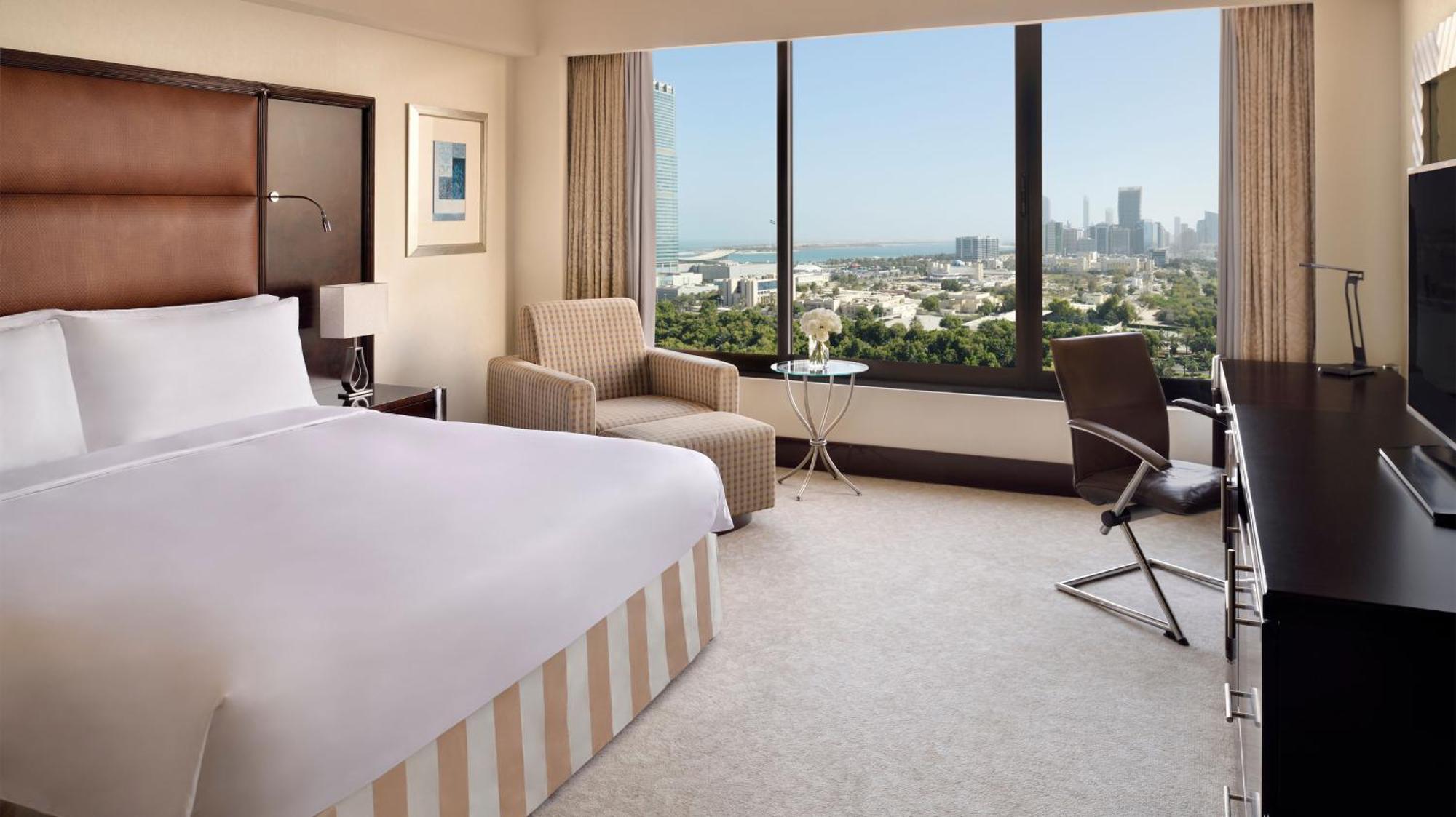 Intercontinental Abu Dhabi By Ihg Hotel Exterior foto A guest room at the Beverly Hills Hotel