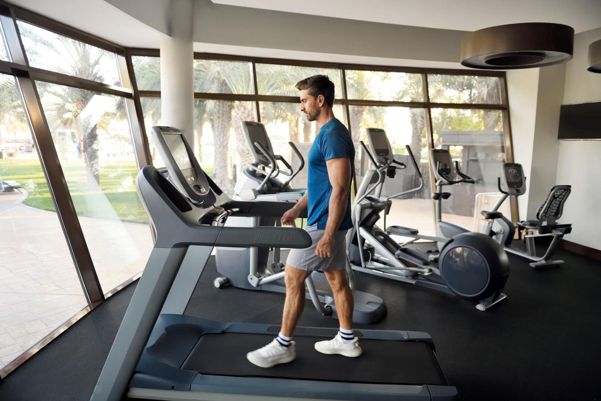 Intercontinental Abu Dhabi By Ihg Hotel Exterior foto A treadmill in use