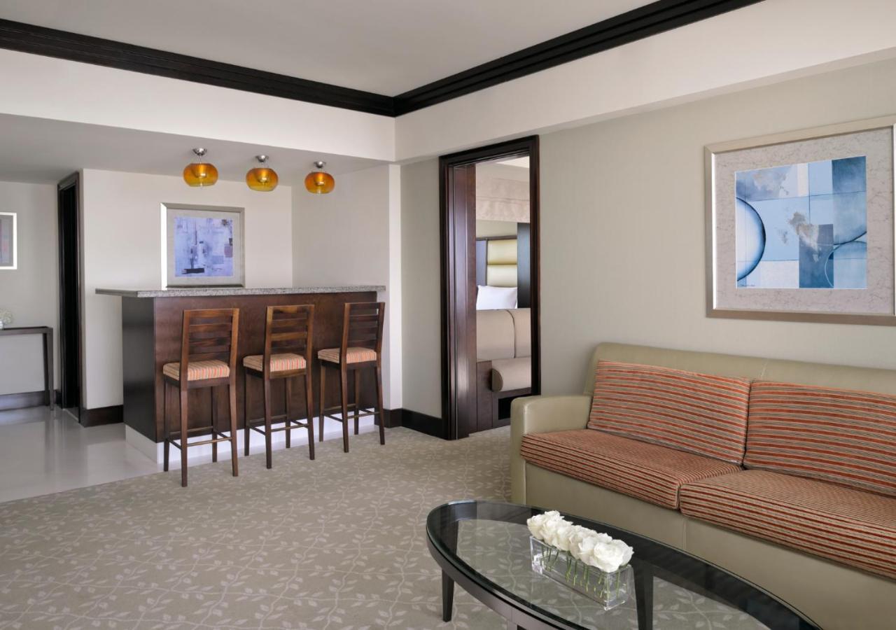 Intercontinental Abu Dhabi By Ihg Hotel Exterior foto A suite at the MGM Grand