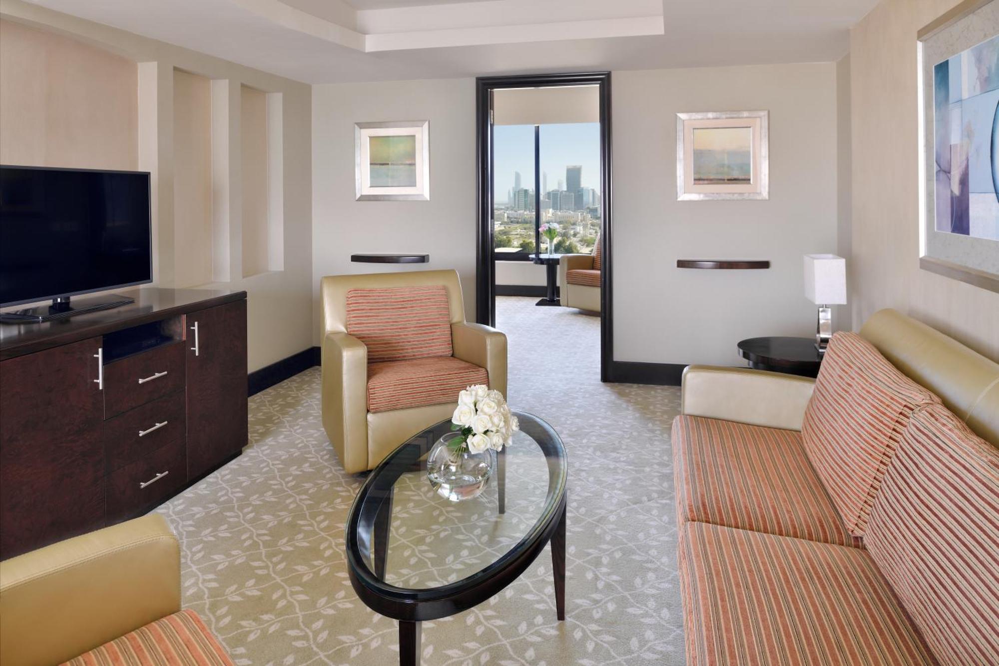 Intercontinental Abu Dhabi By Ihg Hotel Exterior foto A living room in a suite at the Hilton San Francisco